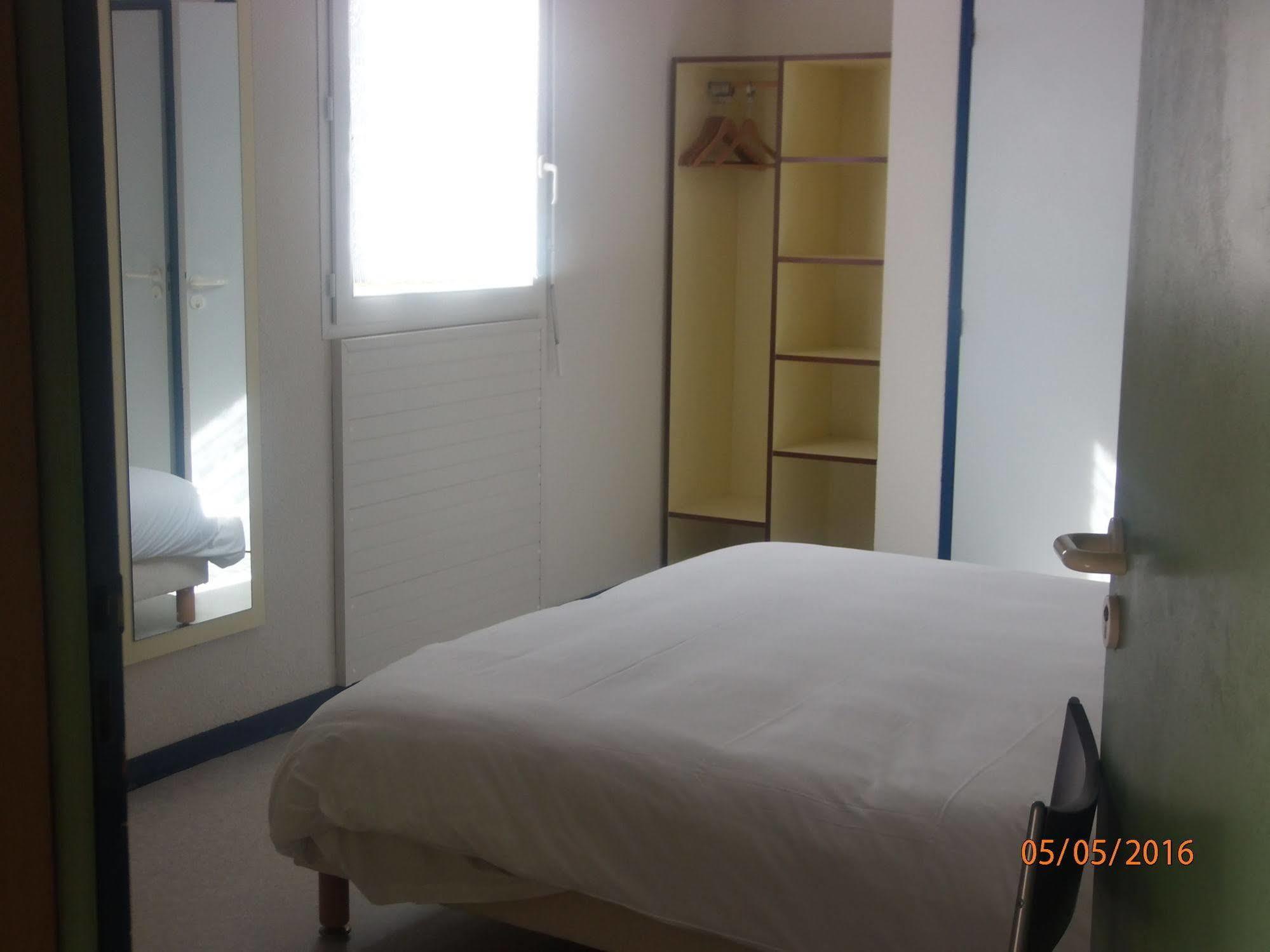 Le Saint Pierre Hotel Moncoutant Ngoại thất bức ảnh